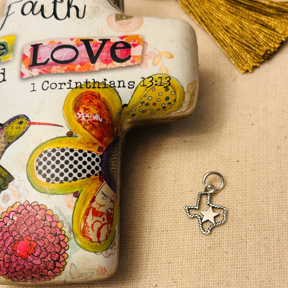 Retired James Avery Texas Star rope charm